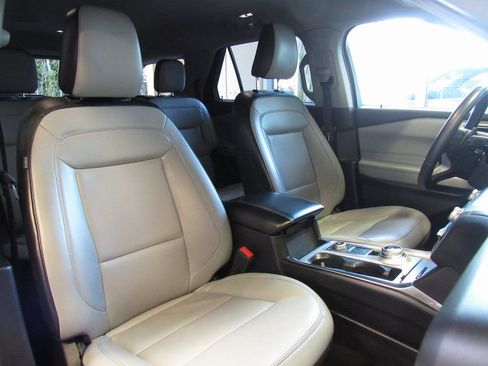 Used 2021 Ford Explorer XLT w/ Equipment Group 202A image 21