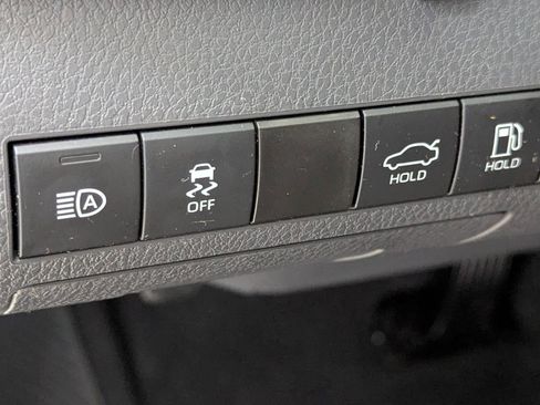 Used 2021 Toyota Camry SE image 18