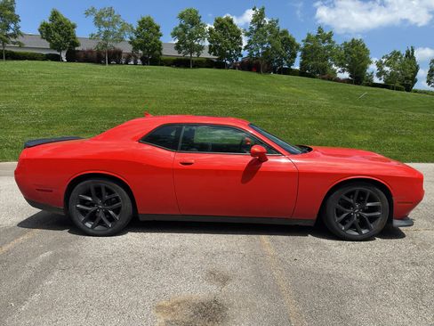 Used 2019 Dodge Challenger GT w/ Driver Convenience Group RWD image 6