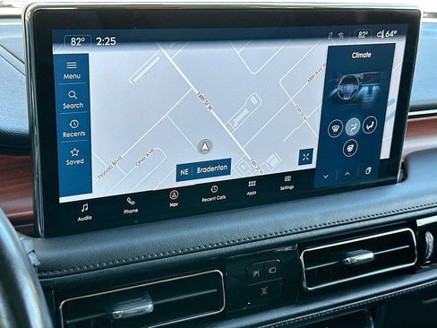 Used 2022 Lincoln Nautilus Reserve image 13