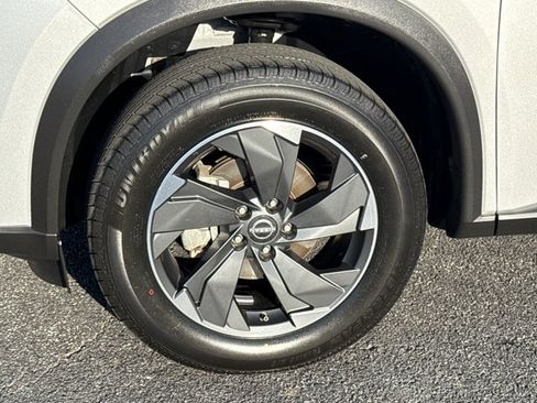 Used 2024 Nissan Rogue SV FWD image 16