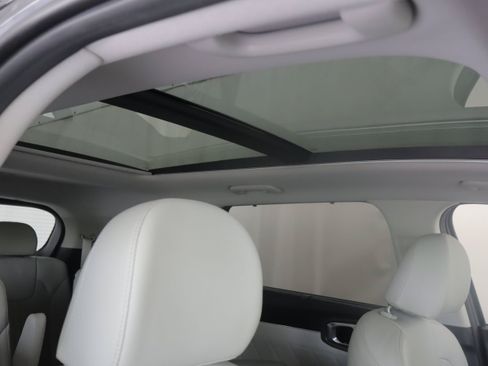 Used 2023 Kia Sorento SX Prestige w/ Panoramic Sunroof Package AWD/4WD image 3