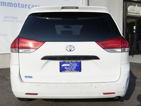 Used 2011 Toyota Sienna image 6