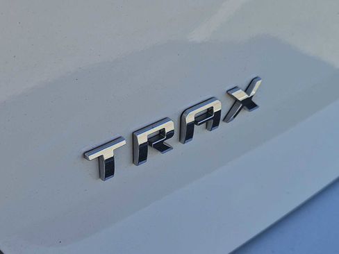 Used 2017 Chevrolet Trax Premier w/ Driver Confidence II Package image 11