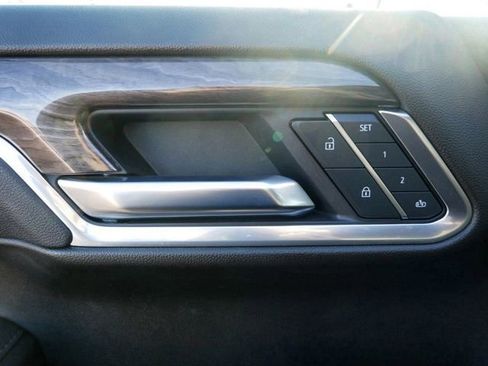 Used 2025 Chevrolet Silverado 1500 LTZ image 16