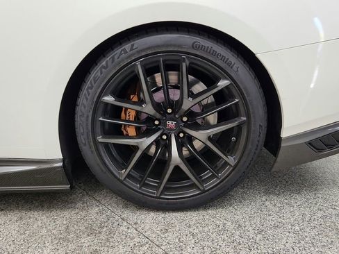 Used 2017 Nissan GT-R Premium w/ Premium Interior Package AWD/4WD image 16