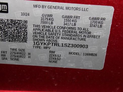 Certified 2025 Cadillac Lyriq Luxury w/ LPO, Floor Liner Package AWD/4WD image 40