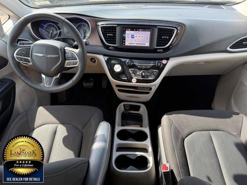 Used 2023 Chrysler Voyager LX image 18