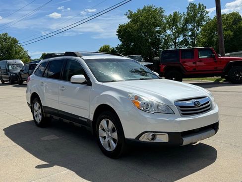Used 2012 Subaru Outback 2.5i Limited w/ Moonroof Pkg AWD/4WD image 17