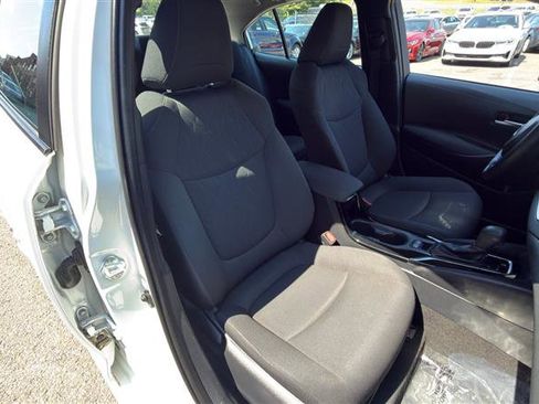 Used 2021 Toyota Corolla LE FWD image 16