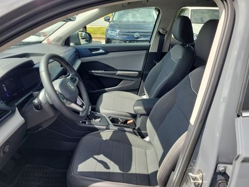 Certified 2024 Volkswagen Taos SE w/ Panoramic Sunroof Package FWD image 24