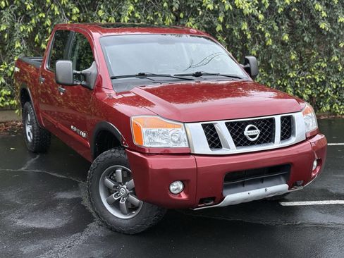 Used 2014 Nissan Titan PRO-4X image 2