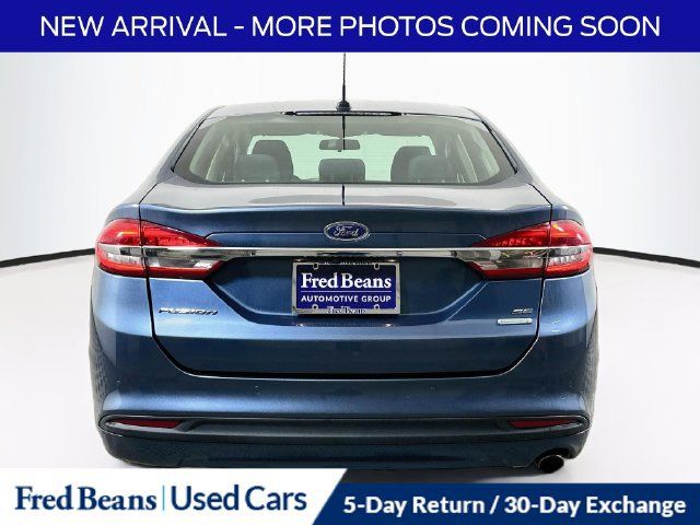 Used 2018 Ford Fusion SE w/ Fusion SE Technology Package FWD image 8
