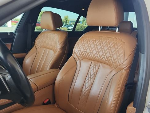 Used 2017 BMW 750i RWD image 15