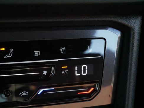 Certified 2024 Volkswagen Tiguan SEL R-Line image 29