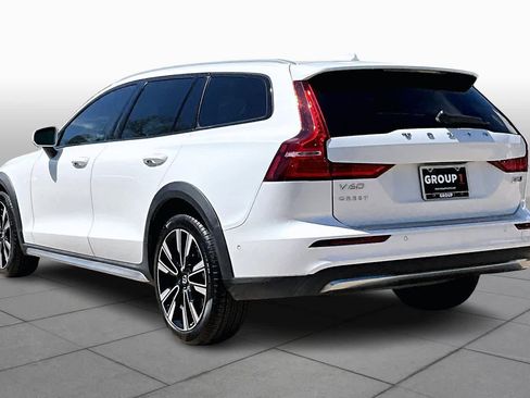 Used 2023 Volvo V60 B5 Cross Country Ultimate w/ Climate Package image 12
