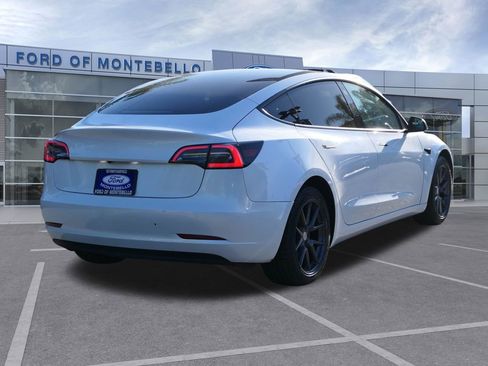 Used 2023 Tesla Model 3 Standard Range image 2