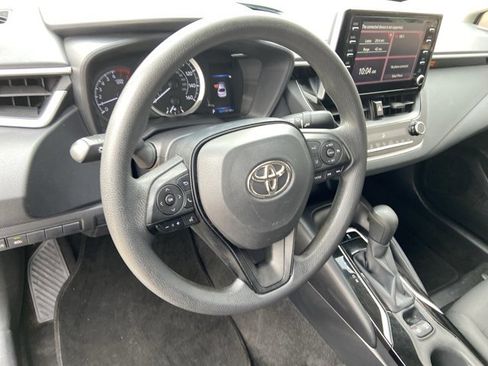 Used 2020 Toyota Corolla LE image 34