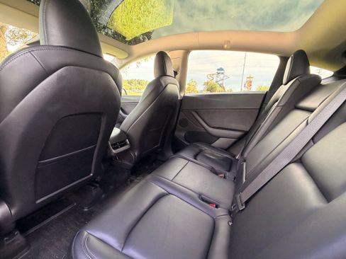 Used 2021 Tesla Model Y 2WD image 15
