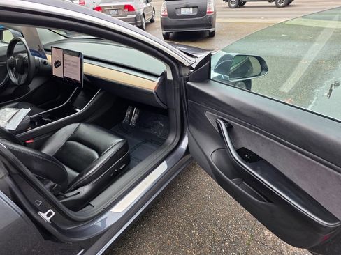 Used 2018 Tesla Model 3 Mid Range image 21