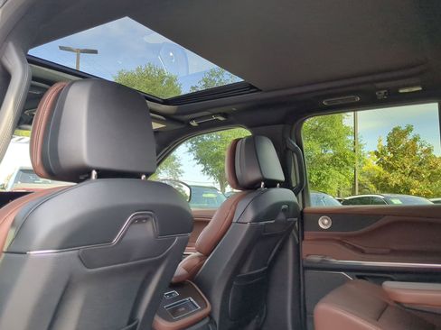 New 2025 Lincoln Navigator Reserve image 21