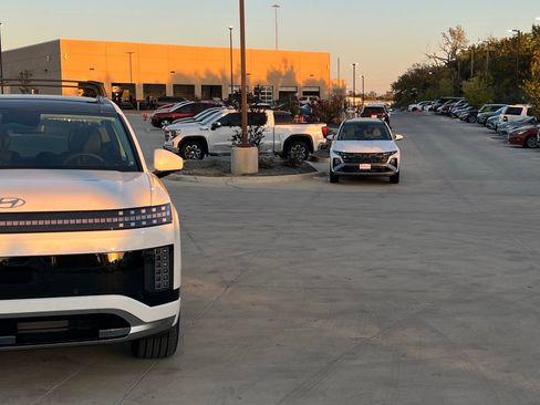 New 2026 Hyundai Ioniq 9 Calligraphy image 3