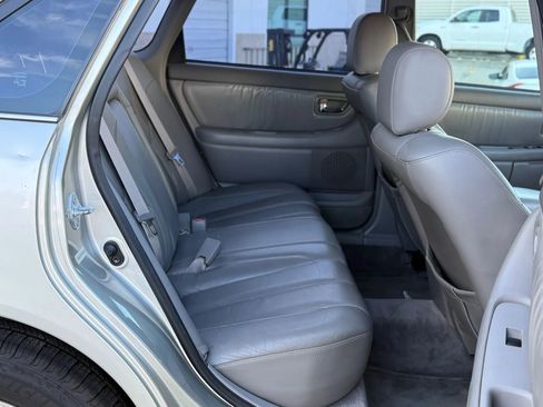 Used 2000 Toyota Avalon XL FWD image 15