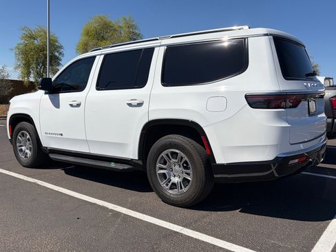 Used 2024 Jeep Wagoneer 4WD image 4