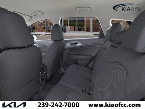 New 2025 Kia Sportage LX image 18