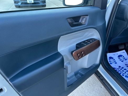 Used 2022 Ford Maverick Lariat image 11