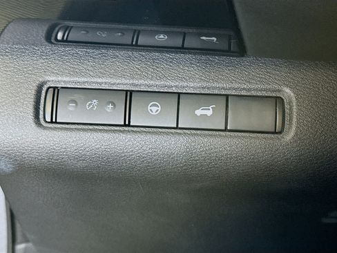 Used 2025 Nissan Pathfinder SV FWD image 17