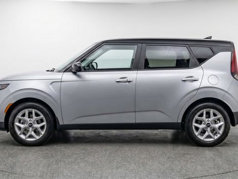 Used 2025 Kia Soul LX w/ LX Technology Package FWD image 5