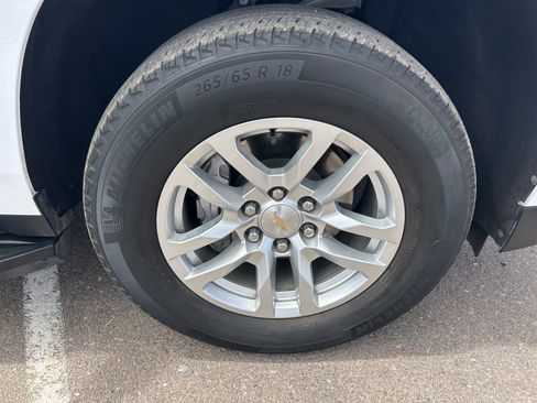 Used 2024 Chevrolet Tahoe LT RWD image 9