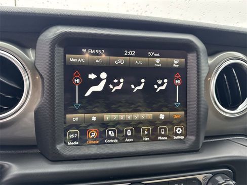 Used 2022 Jeep Wrangler Unlimited Sahara image 19