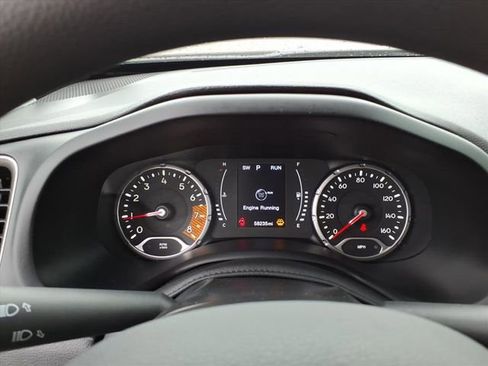 Used 2023 Jeep Renegade Latitude AWD/4WD image 17