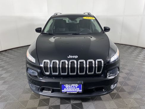 Used 2018 Jeep Cherokee Latitude w/ Safety Group AWD/4WD image 10