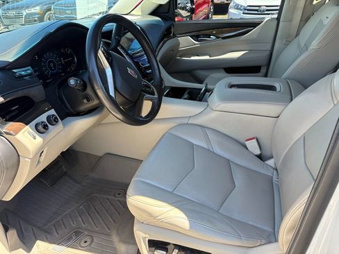 Used 2018 Cadillac Escalade Premium Luxury AWD/4WD image 5