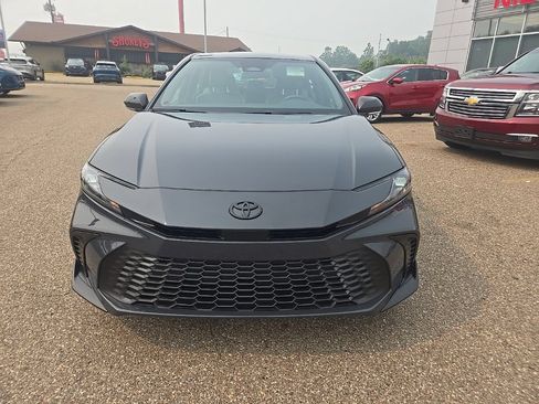 Used 2025 Toyota Camry SE AWD/4WD image 2