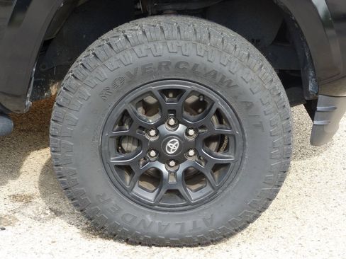 Used 2022 Toyota Tacoma SR5 AWD/4WD image 13