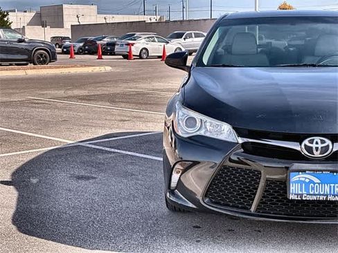 Used 2016 Toyota Camry SE image 10