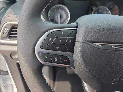 New 2027 Chrysler Pacifica Select AWD/4WD image 19