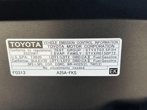 Used 2025 Toyota RAV4 XLE FWD image 30