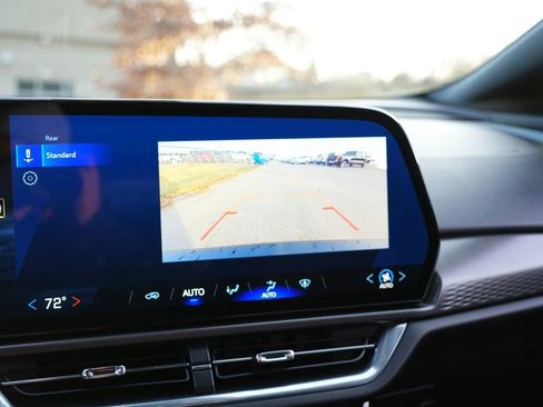 Used 2025 Chevrolet Equinox EV LT image 14