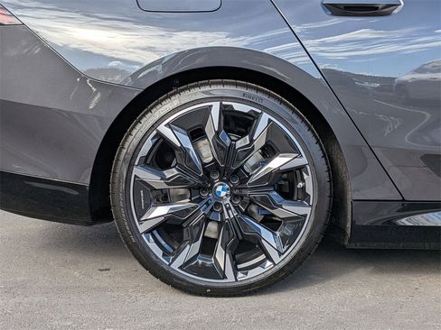 New 2026 BMW i5 eDrive40 image 30