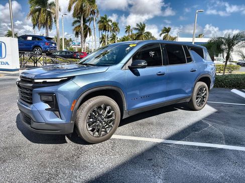 Used 2024 Chevrolet Traverse LS w/ Midnight/Sport Edition image 4