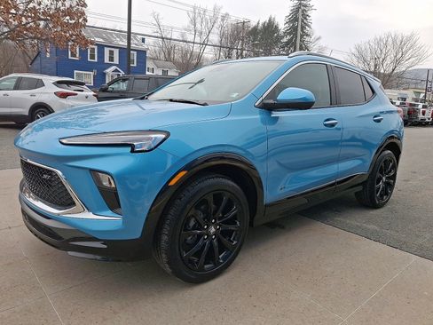 Used 2025 Buick Encore GX Sport Touring w/ Experience Buick Package image 3