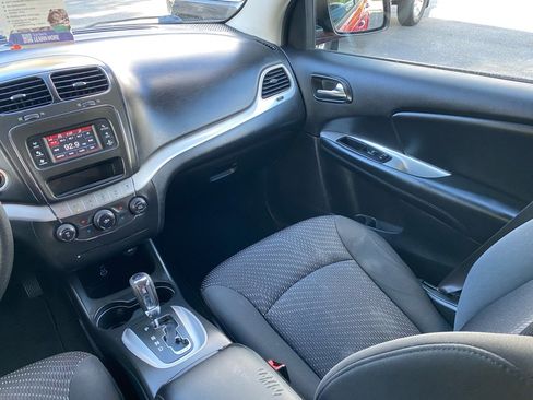 Used 2017 Dodge Journey SE image 15
