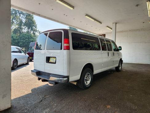 Used 2007 Chevrolet Express 3500 Extended Passenger w/ LT Preferred Equipment Group RWD image 3