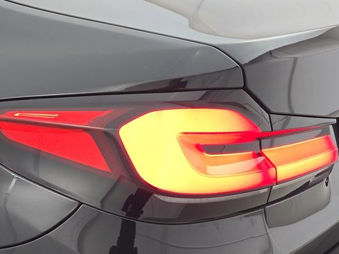 Used 2021 BMW 540i w/ Premium Package image 35