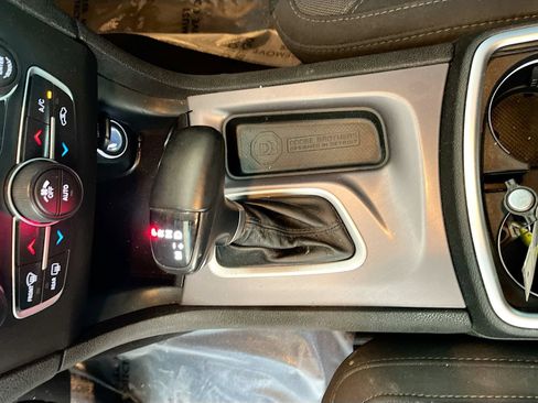 Used 2022 Dodge Charger SXT AWD/4WD image 16